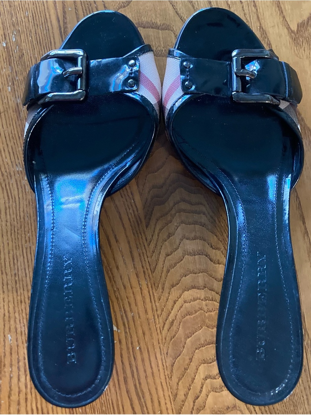 Burberry Black Leather Slide Heels with Signature Check - Picture 5 of 7